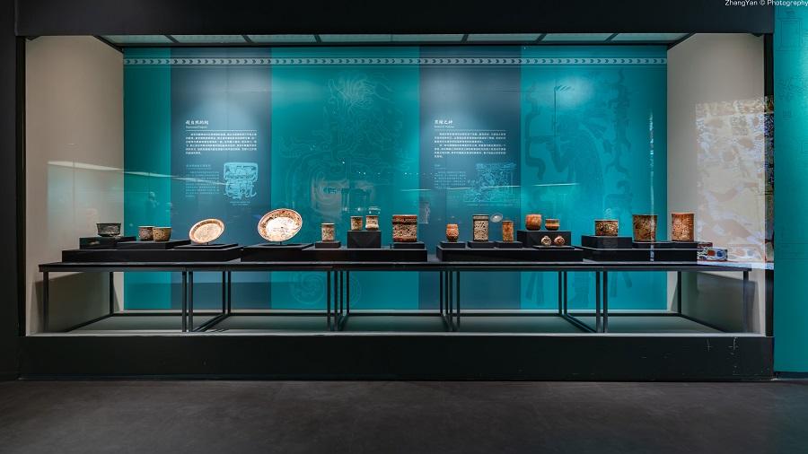 An exhibition on ancient arts from Maya opened on Dec 17 and will last until March 17 at the Jinsha Site Museum in Chengdu, Southwest China\'s Sichuan Province. (Photo provided to chinadaily.com.cn)
Featuring 214 pieces of ancient Mayan art collections from the Los Angeles County Museum of Art, the largest art museum in the western United States, the exhibition will enable visitors to have a glimpse of the ancient Mayan view of the universe, their religious belief, life and society, said Wang Yi, chief of the Sichuan provincial bureau of cultural heritage.